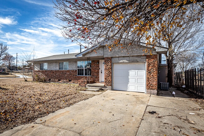 Building Photo - 1702 NW 45th St