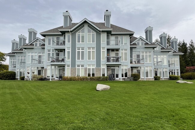 Building Photo - 871 Suncrest Cir