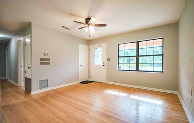 Photo - Fabulous  4 bedroom house near the fairgro...