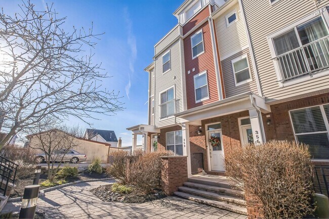 Photo - Gorgeous Conshohocken 3 Bedroom, 2.5 Bath END Unit Townhome With Amazing Views!