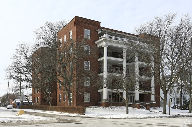 Colonial Apartments - Colonial Apartments