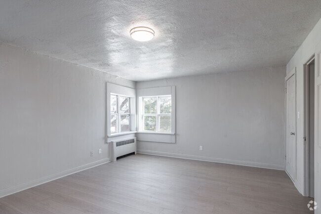 Studio - 379SF - Living Room - 1312 Cleveland Ave.