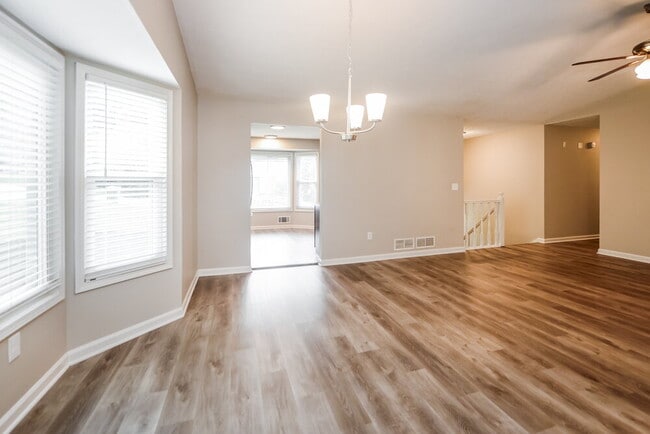 Photo - 1658 Eric Cir