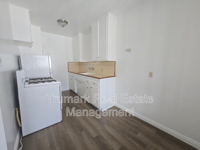 Photo - 103 S Roosevelt Ave