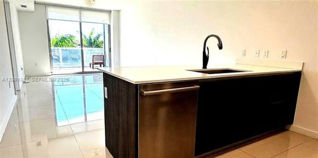 Photo - 488 NE 18th St Unidad 488 NE 18th St # 204