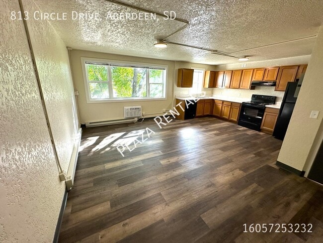 Building Photo - 1020 N 2nd St Unit 7