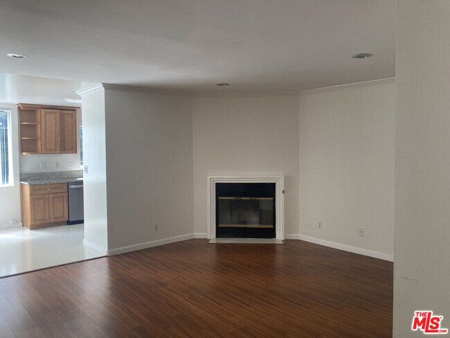 Building Photo - 1233 Barry Ave Unit 105 Rental