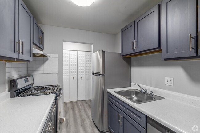 Pebble Hill Apartments