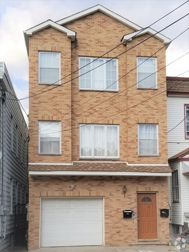 Building Photo - 80 Roosevelt Ave Unit 2 Rental