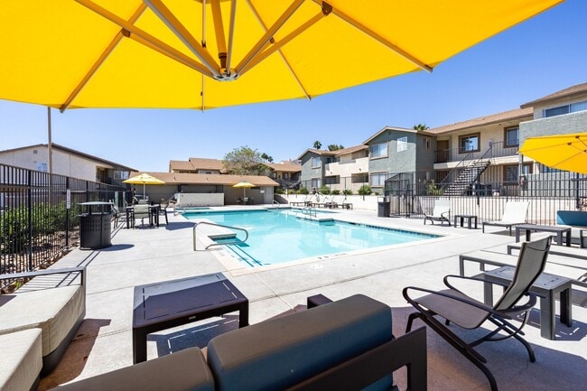 Poolside Lounge at Sunset Winds Apartments in Henderson, NV 89014