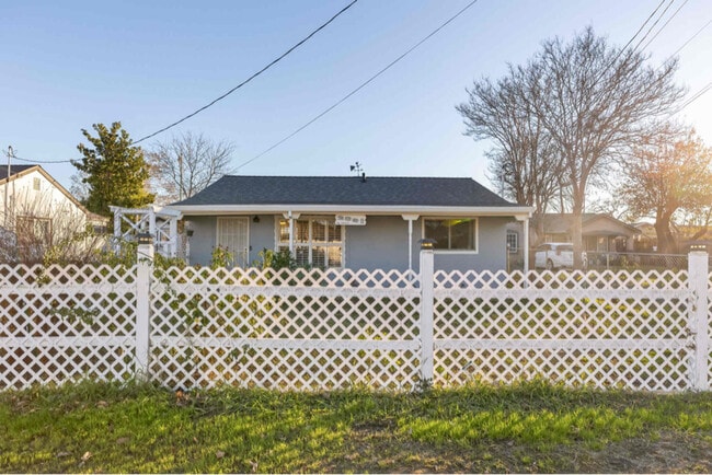 Photo - 2320 Piercy Way