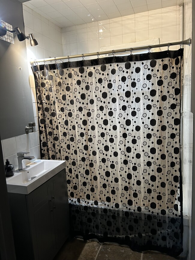 Photo - 11864-11858 58 St NW