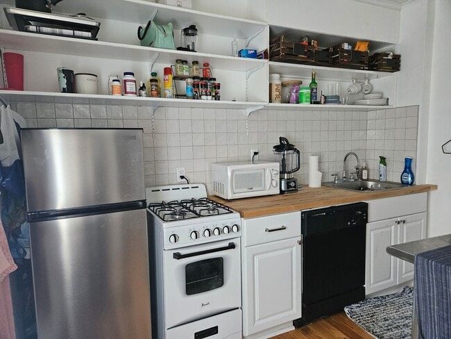 Building Photo - 312 E Genesee St Unit 312-3