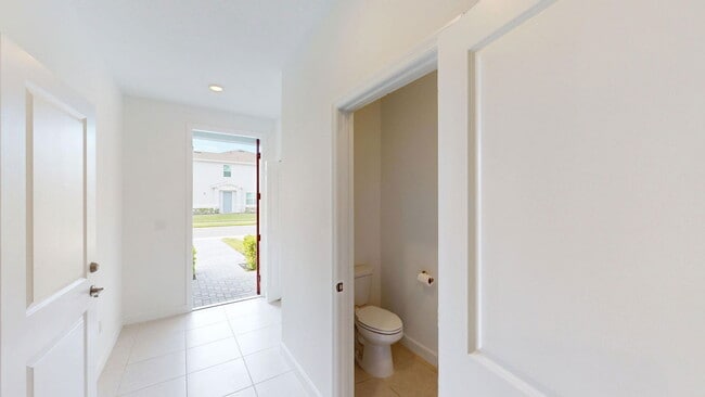 Photo - 4643 Hollister Ave