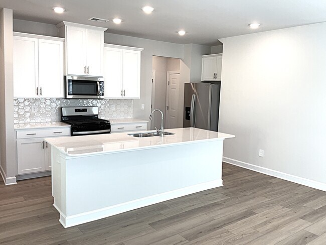 Photo - 548 Crowder Pl