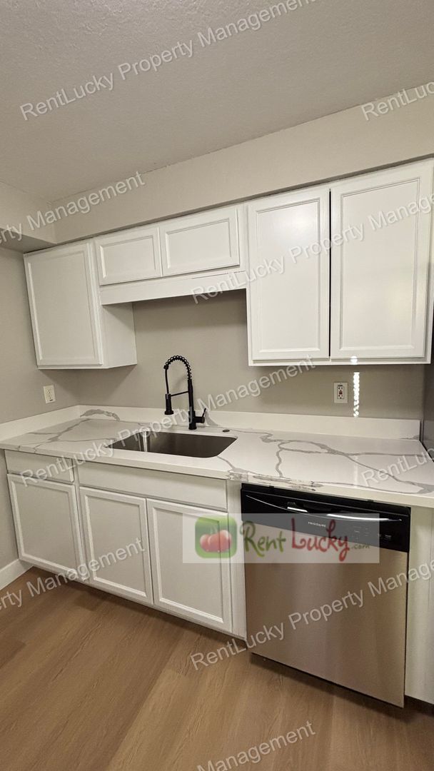 Photo - 218 3rd Ave SW Unit 3