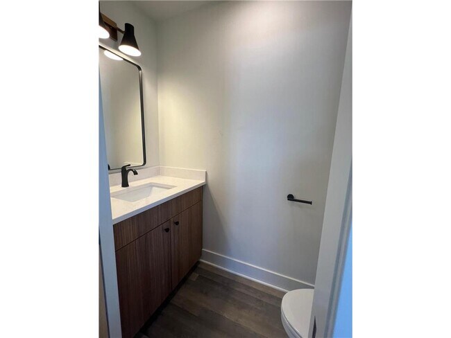 Photo - 131 W 46th St