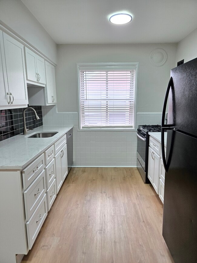 Photo - 3406 Lawn Ave Unit 2F