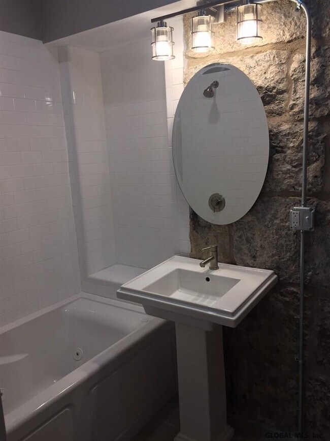 Photo - 108 Union St Unit 6