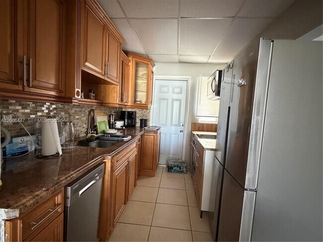 Building Photo - 1430 NE 170th St Unit 225