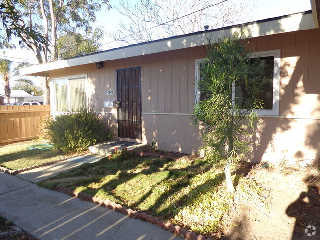 Building Photo - m422 - Haemmerle Unit 4865 Rental
