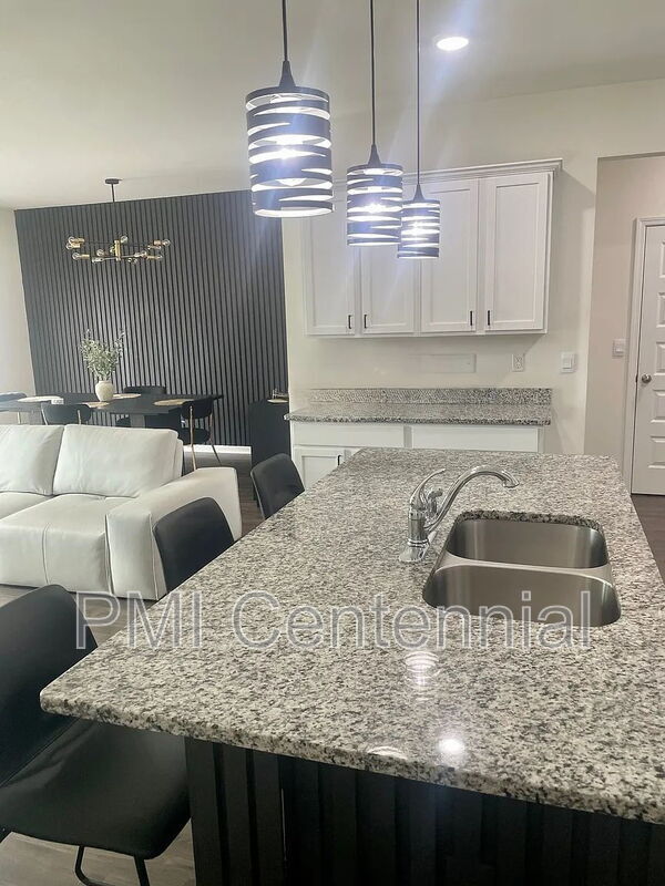 Photo - 192 Hampton Cir