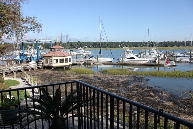 Building Photo - 90 Helmsman Way Unit 204 Dockmaster