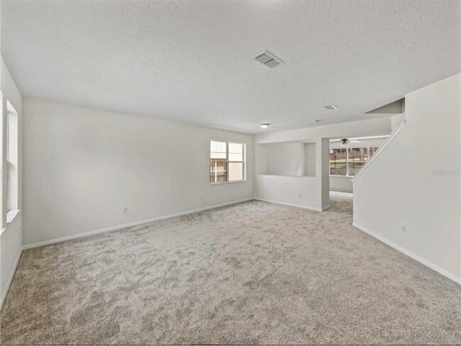 Photo - 143 Alfani St