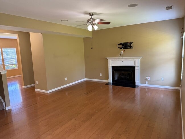 Photo - 109 Gupton Ct