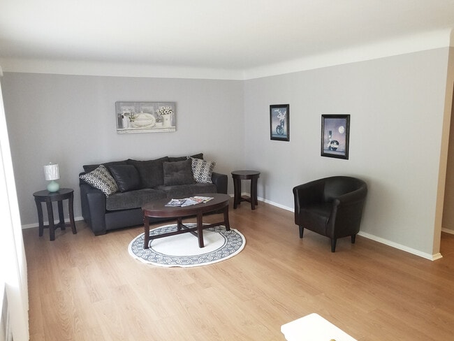 Photo - 3 Bed - 1.5 Bath Ranch for Rent in Richmond Heights!