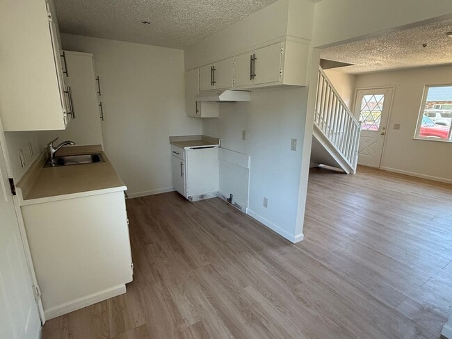 1323 Edwards Ave Unit 1323 Edwards Ave - B