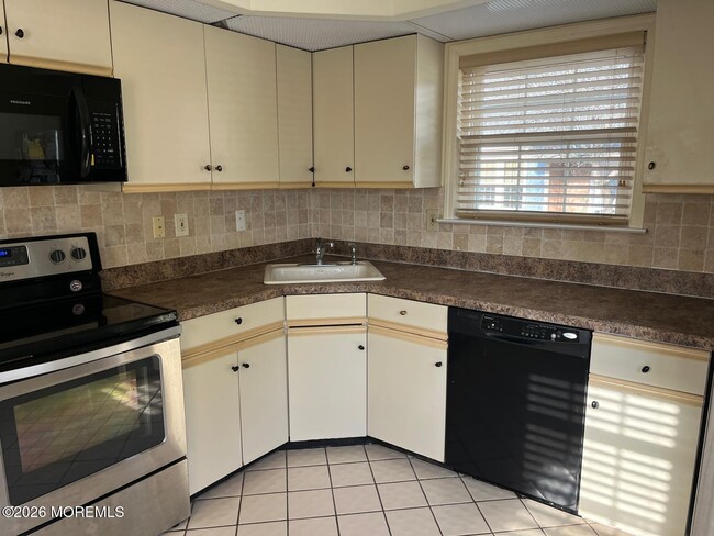 Photo - 27C Benjamin Franklin Dr