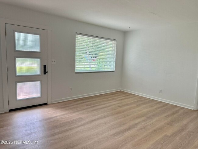 Photo - 3859 Via De La Reina