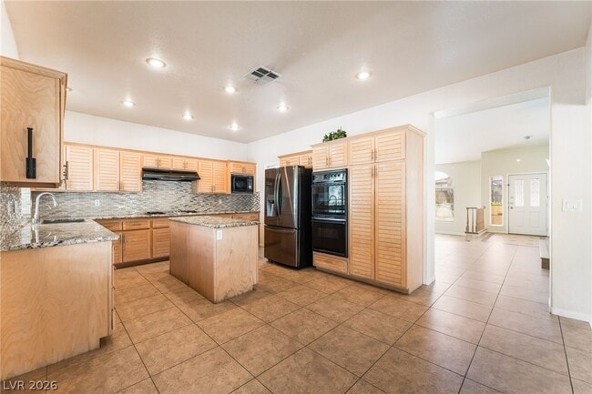 Photo - 2005 Interbay St