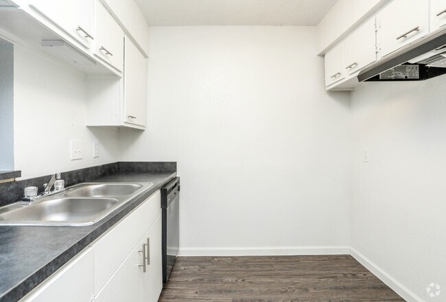 1BR, 1BA - 563SF (Kitchen)