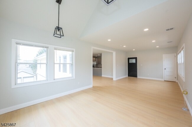 Photo - 59 Watchung Plaza