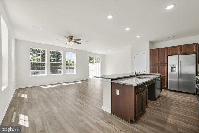 Photo - 228 Park Ln