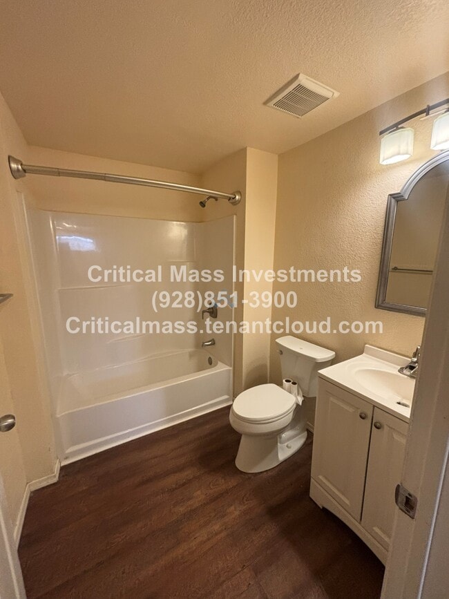 Photo - 1221 W 2nd St