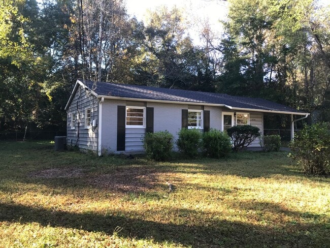 Building Photo - **AVAILABLE NOW**Total Electric 3 Bedroom / 1 Bathroom Home for Rent in East Columbus, GA***