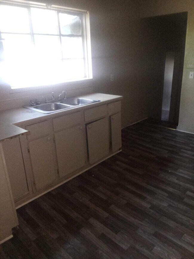Photo - 1048 Winn St