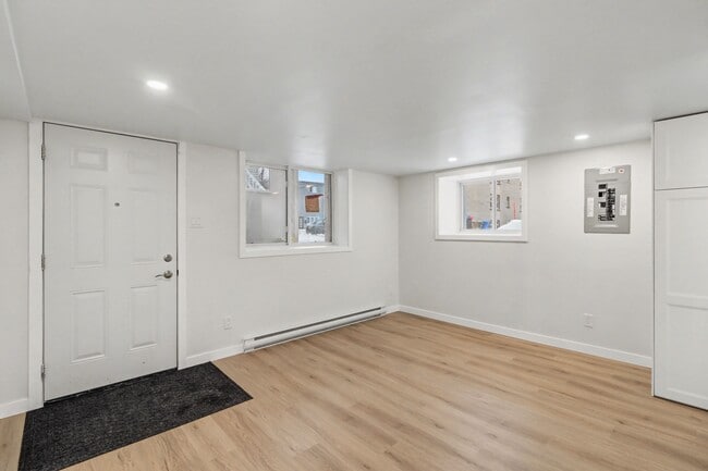 Photo - 233 Hector-Hotte Wy Unit lower