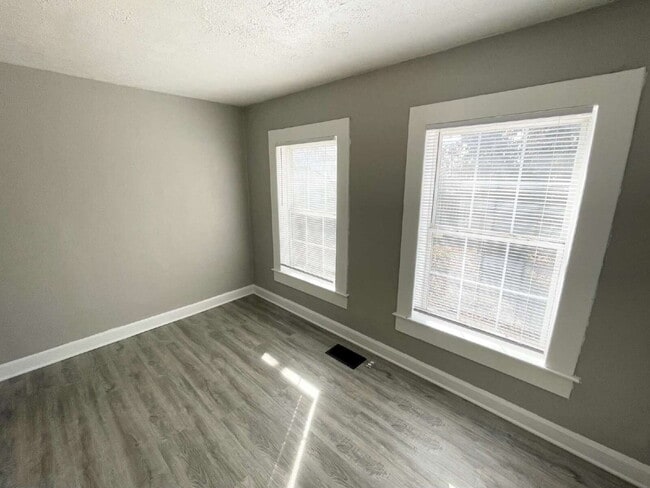 Photo - 2 Bedroom quiet street & neighborhood