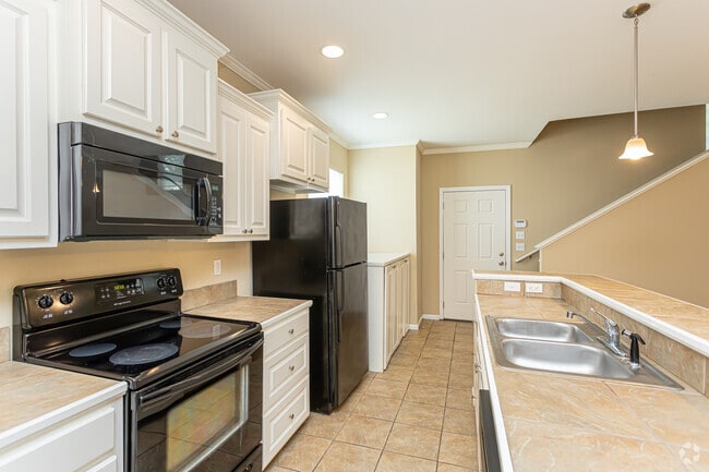 2/2 Kitchen