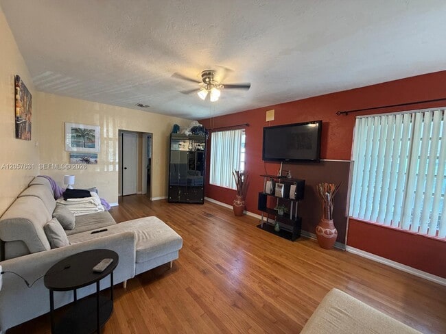 709 N 26th Ave