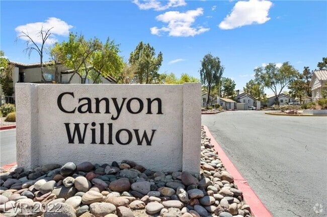 Building Photo - 1 Bedroom Condo Located in Canyon Willow!!