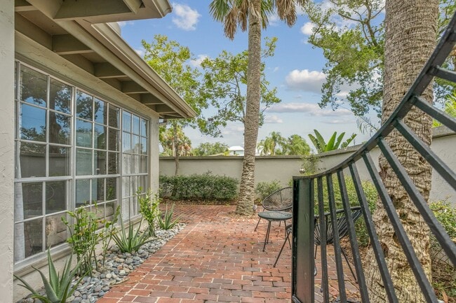 Building Photo - 64 Dolphin Dr Rental