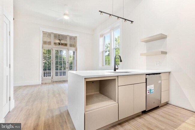 Photo - 2300 W 17th St Unidad 6