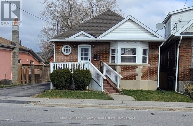 Photo - 201 Celina St