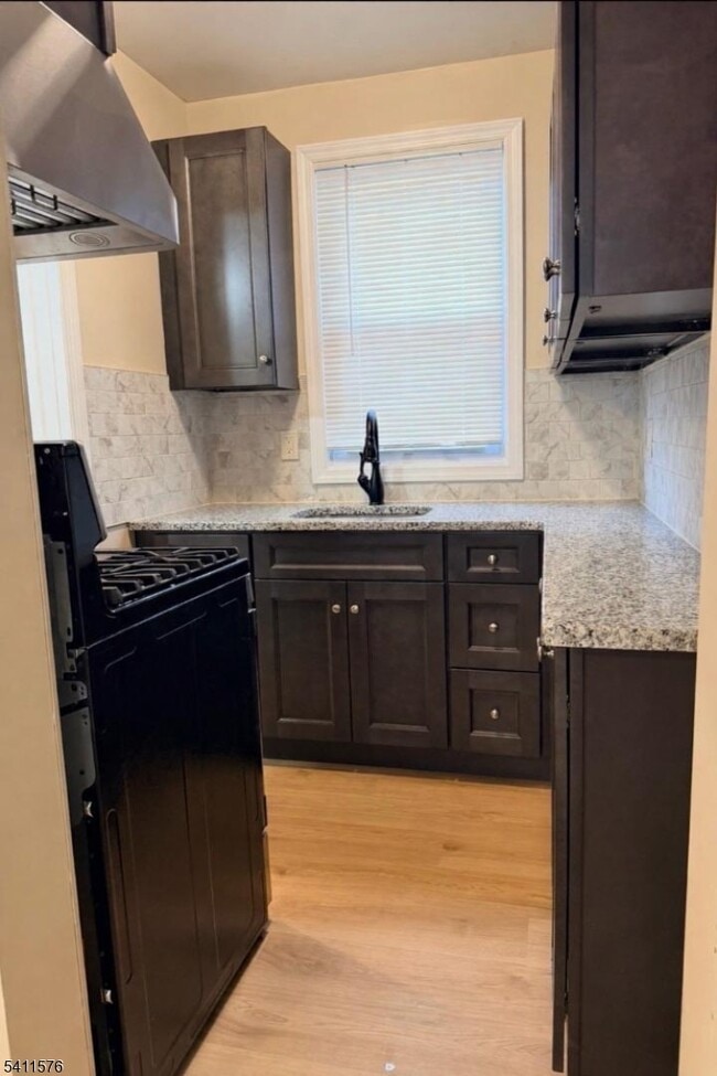 Photo - 33 Hayward Pl Unidad 1