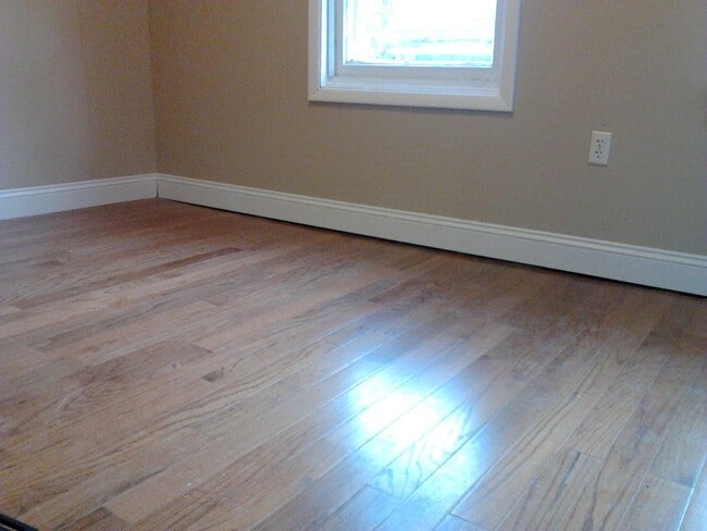 Building Photo - 313 Washtenaw Rd Unit 4